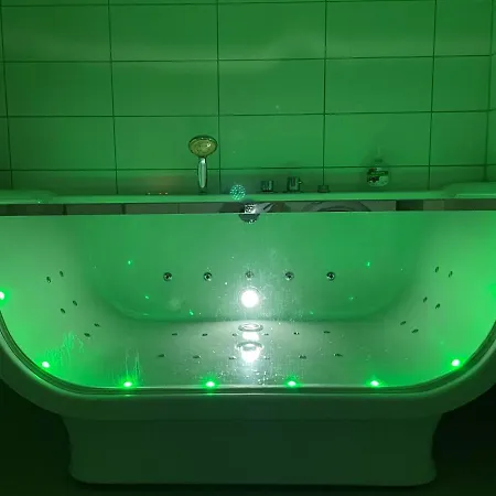 ***upscale***city Center*